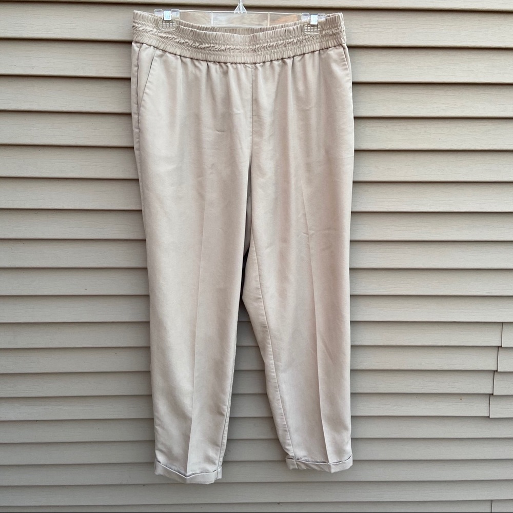 Chico’s tan flexible waistband wide pants w pocket